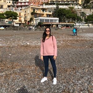 Meet your Posher, Laura